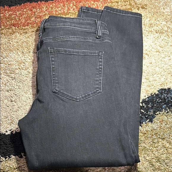 Zenana Black Distressed Skinny Jeans Women 30 never worn NWOT - Picture 8 of 9